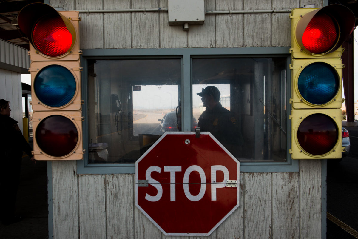 Border Patrol agents at a checkpoint along I-10 west in Las Cruces, N.M.